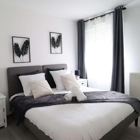 Frenchy By Plaza Apartment เซร์ริส ภายนอก รูปภาพ