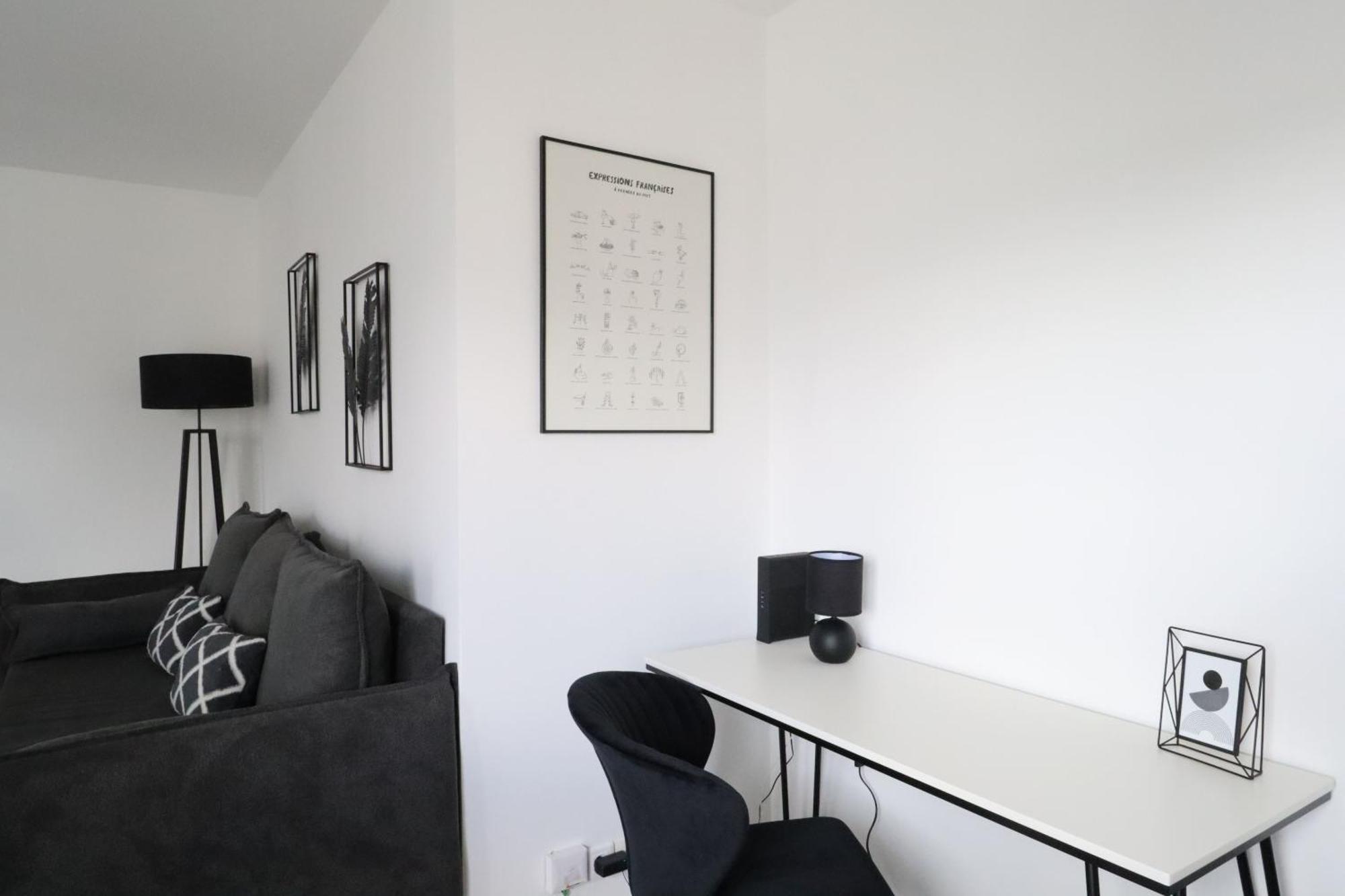 Frenchy By Plaza Apartment เซร์ริส ภายนอก รูปภาพ