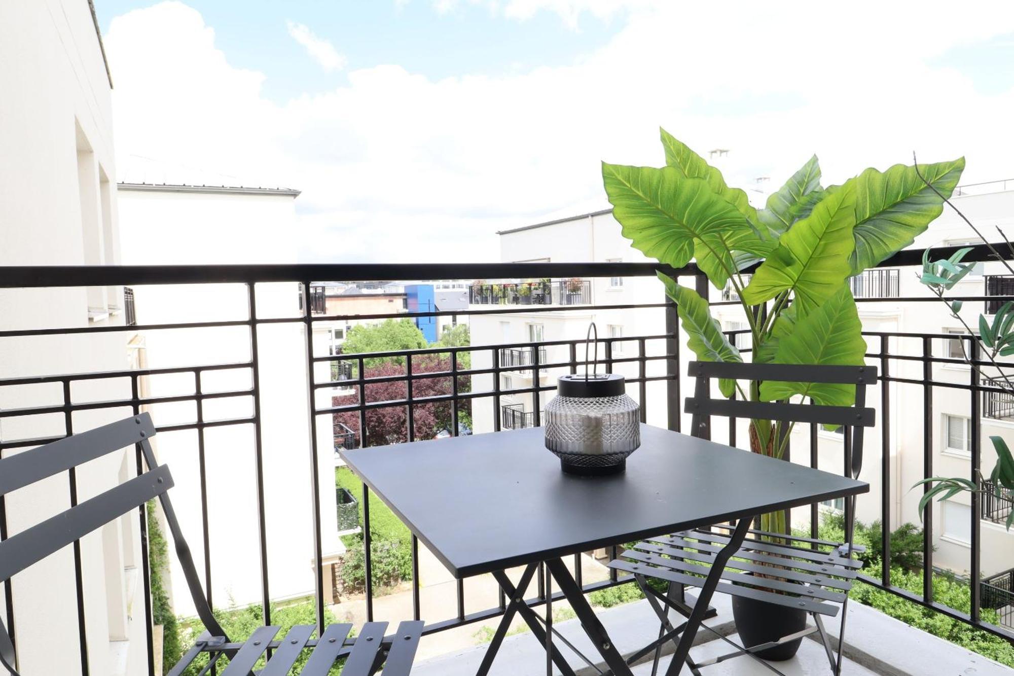 Frenchy By Plaza Apartment เซร์ริส ภายนอก รูปภาพ