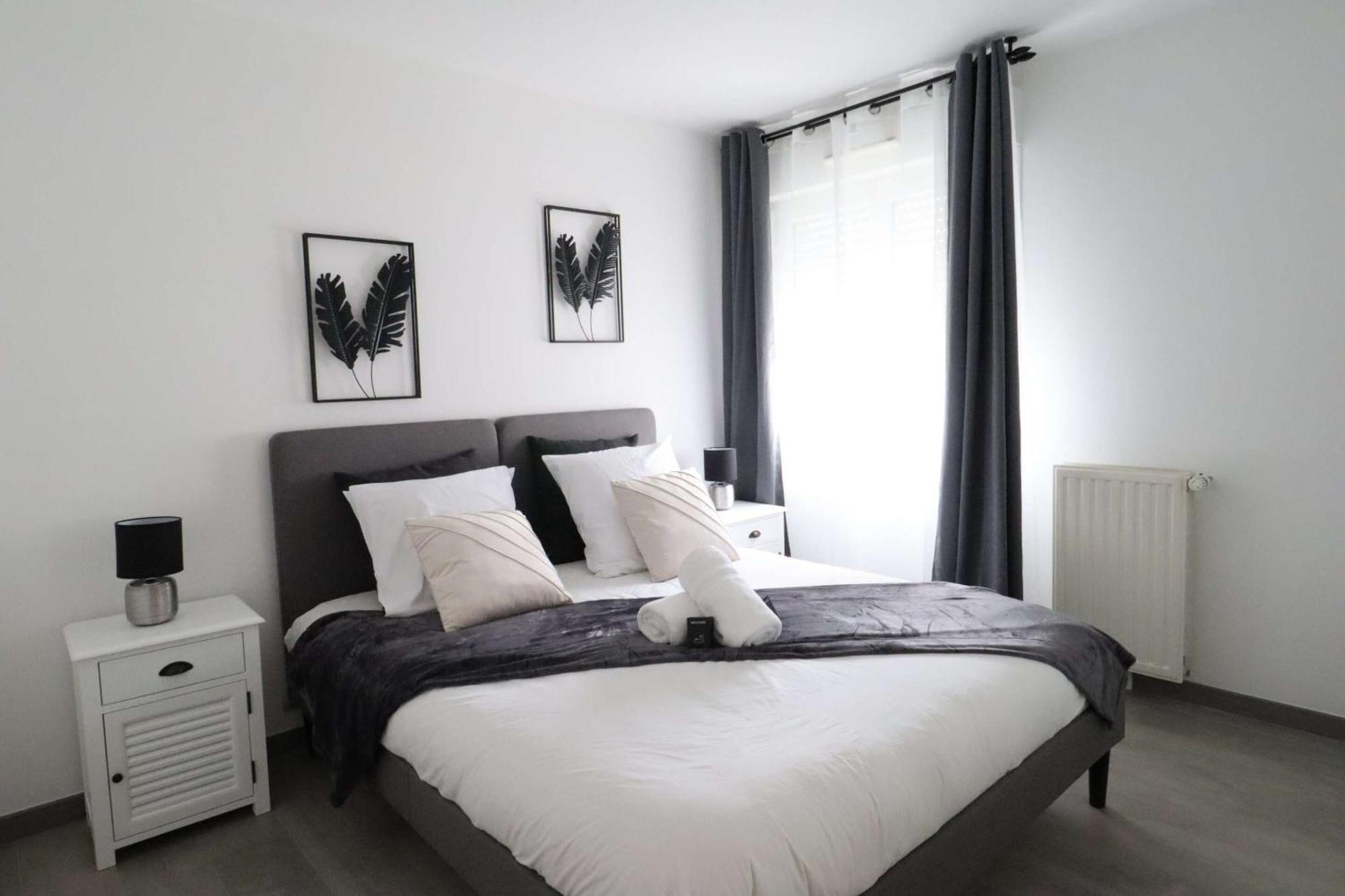 Frenchy By Plaza Apartment เซร์ริส ภายนอก รูปภาพ
