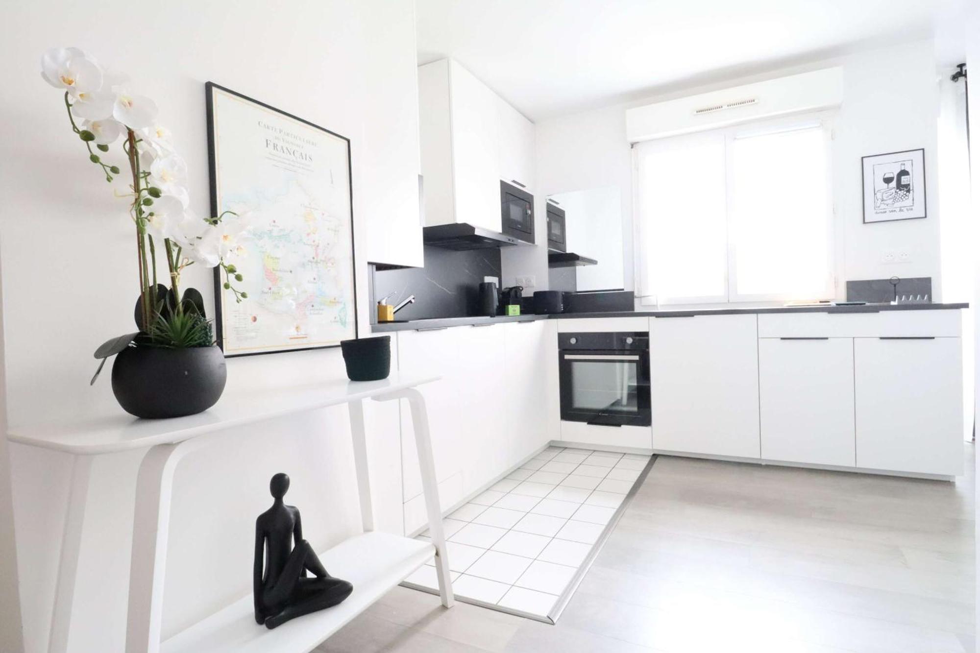 Frenchy By Plaza Apartment เซร์ริส ภายนอก รูปภาพ