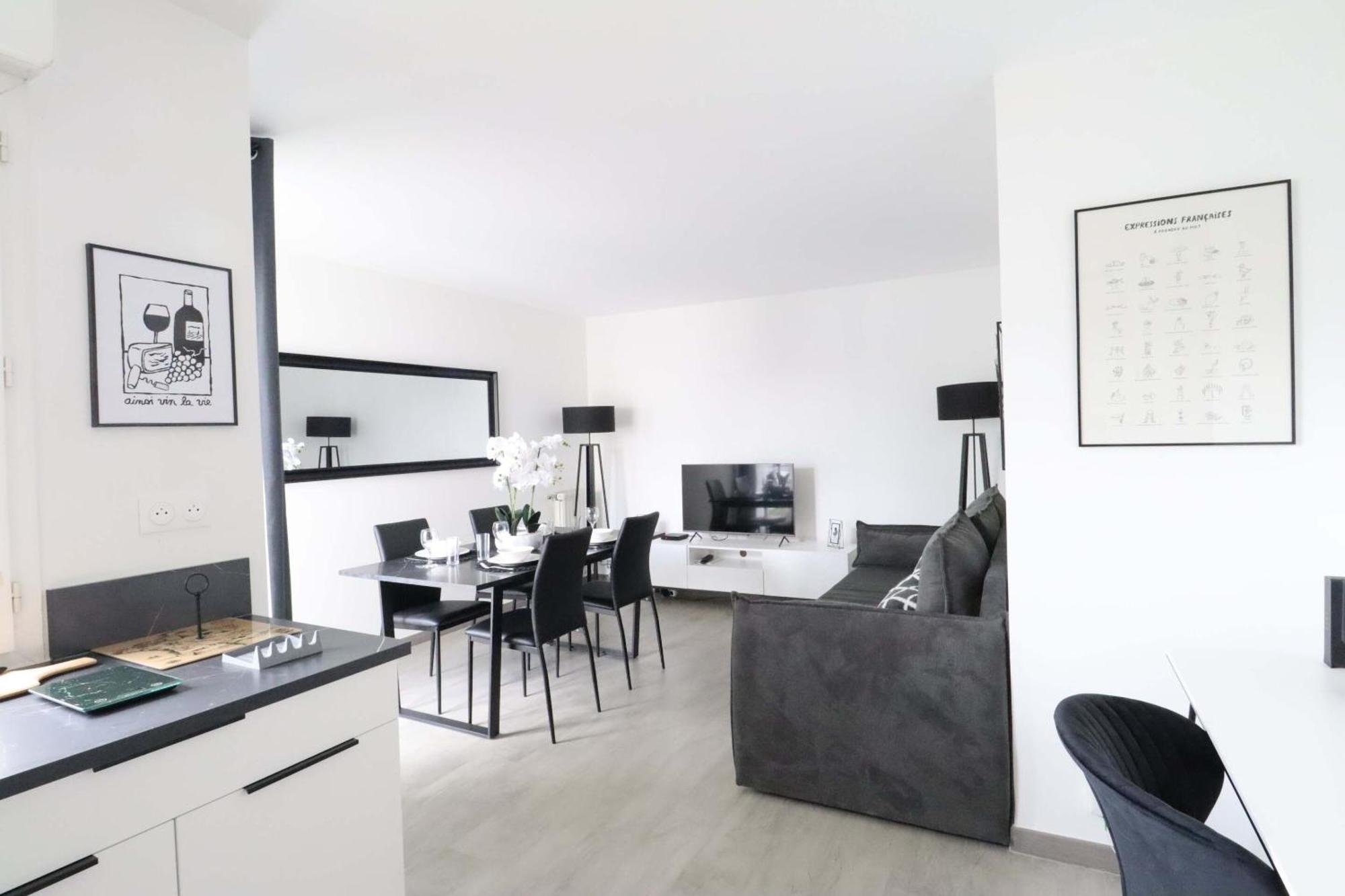 Frenchy By Plaza Apartment เซร์ริส ภายนอก รูปภาพ