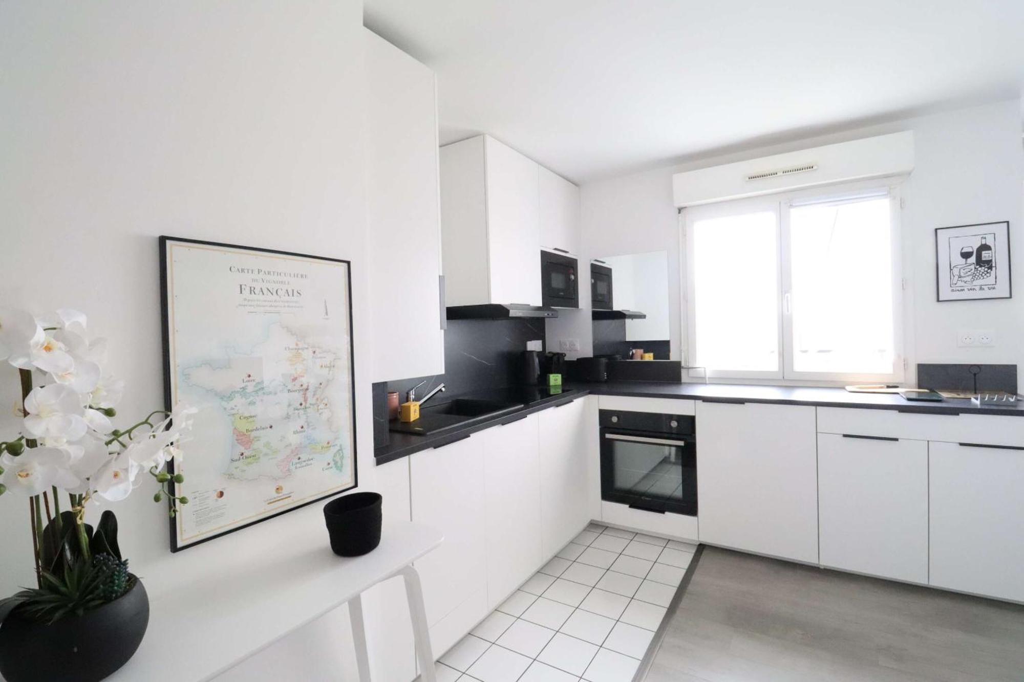 Frenchy By Plaza Apartment เซร์ริส ภายนอก รูปภาพ