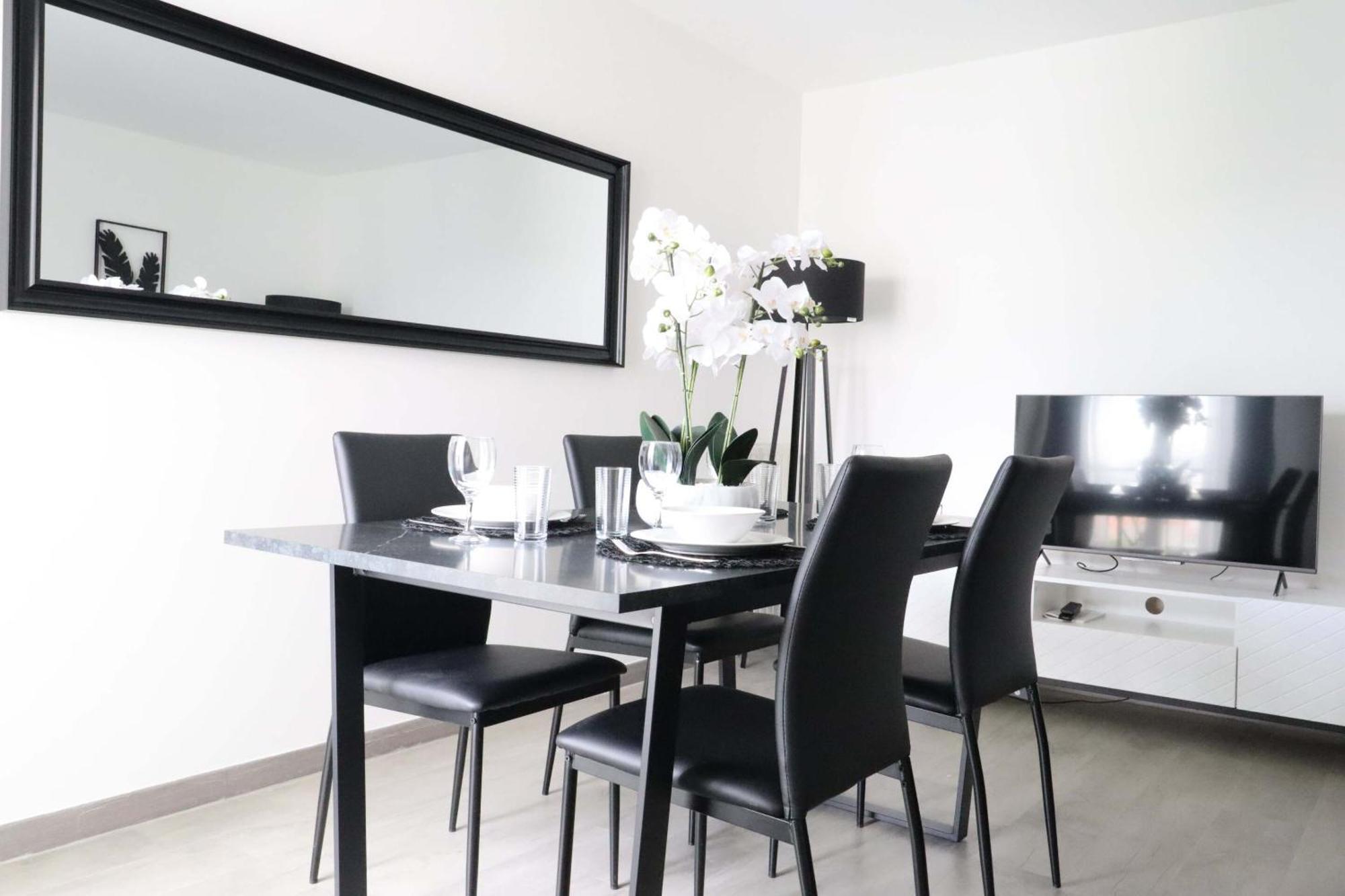 Frenchy By Plaza Apartment เซร์ริส ภายนอก รูปภาพ